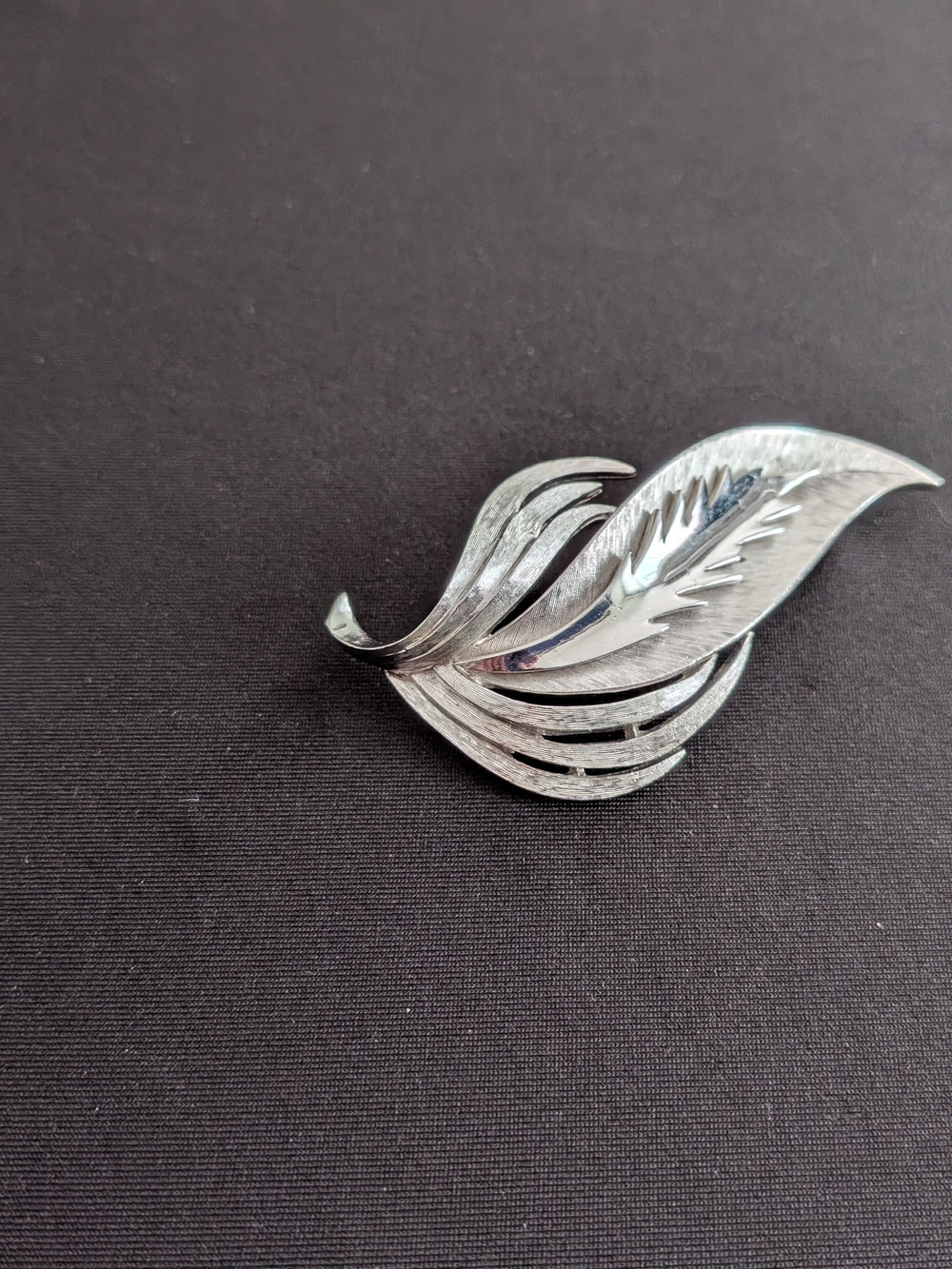 Tridari Silver Leaf Brooch - Sculpted Leaf Pin